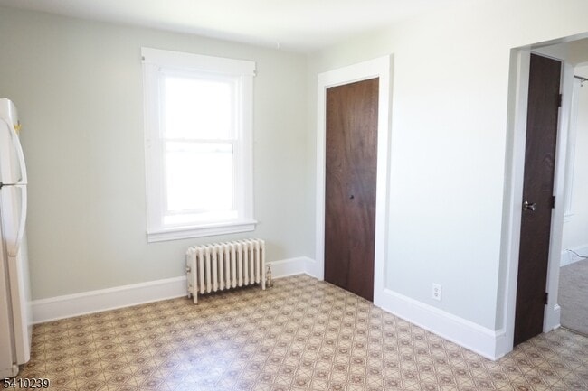 Building Photo - 87 E Somerset St