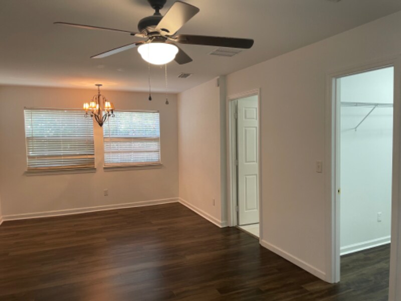 Building Photo - 1902 Ashmore Green Dr