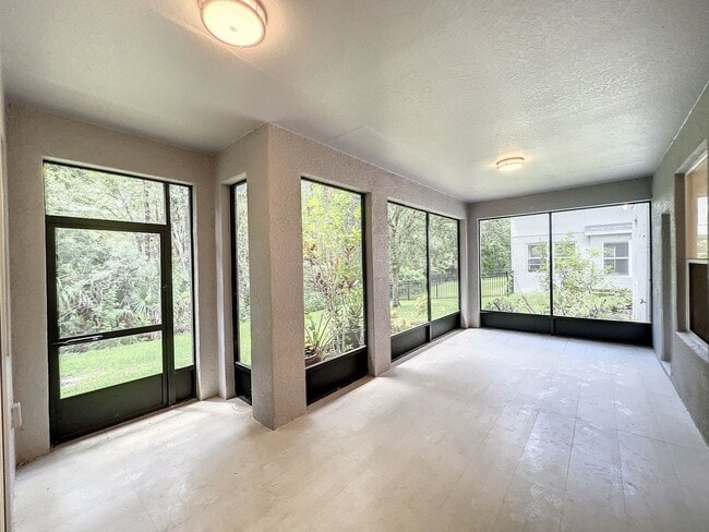 Building Photo - Beautifully Renovated Home in Tampa Palms ...