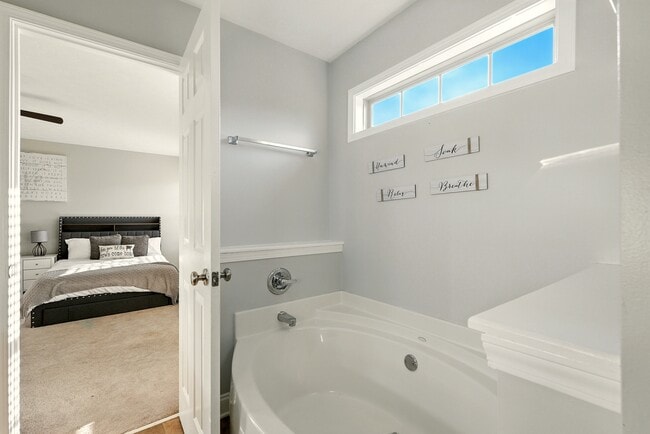 Building Photo - 17011 Bowline View Trail