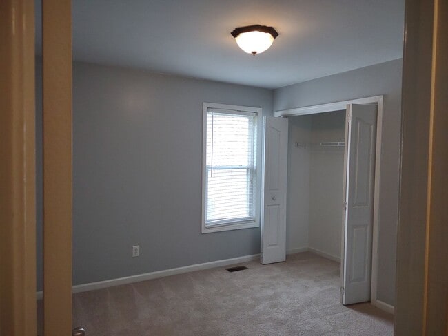 Building Photo - Fantastic Three Bedroom Home in Lexington!
