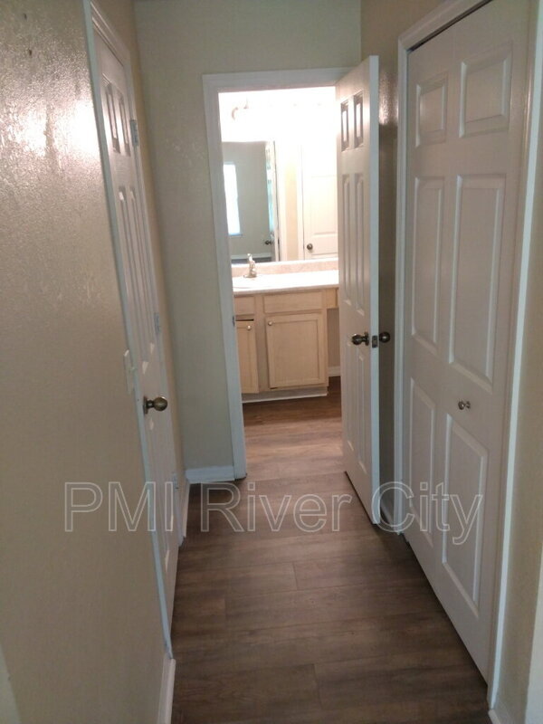 Building Photo - 7800 Point Meadows Dr