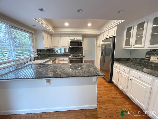Building Photo - Large 3 Bedroom, 2.5 Bathroom, Great Neigh...