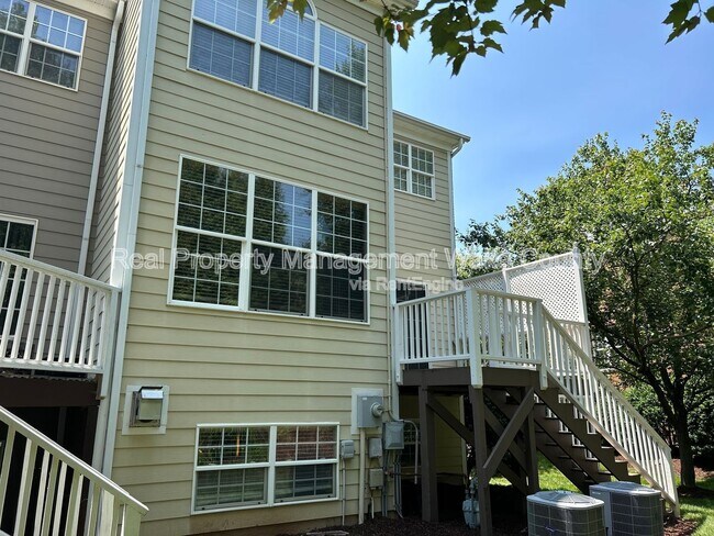 Building Photo - 1100 Kirkeenan Cir