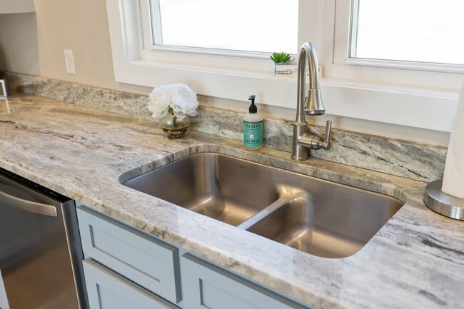 Building Photo - 43 Mcilwee Ln