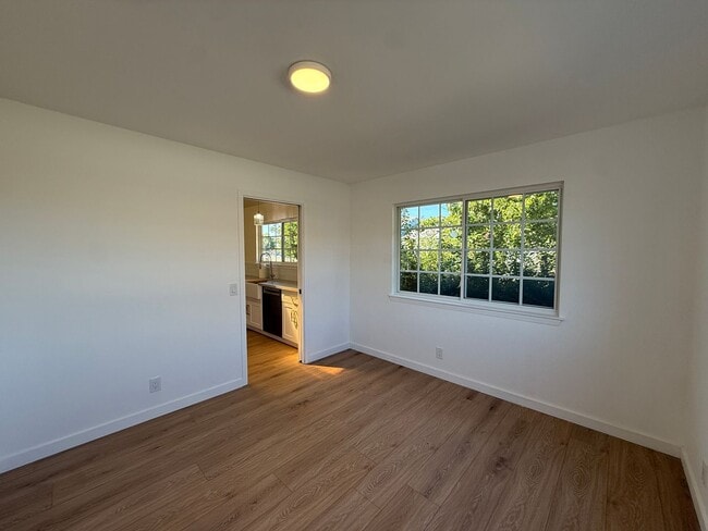 Building Photo - Beautifully Updated Single Story Custom Ho...