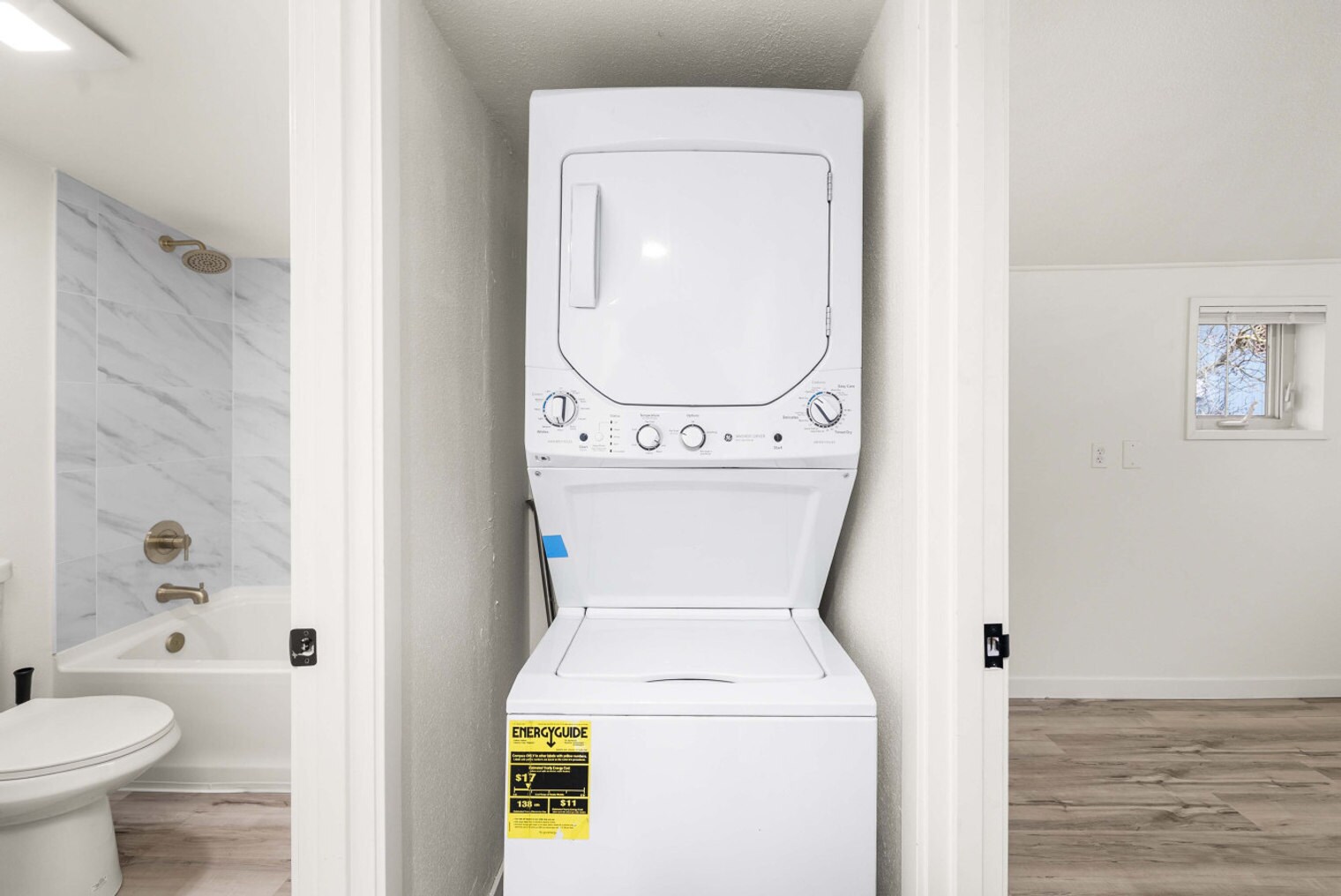 Building Photo - 815 SW Cloverdale St