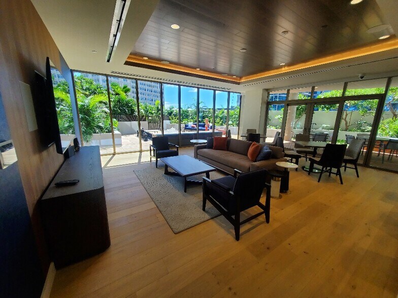 Social Room - 1388 Kapiolani Blvd