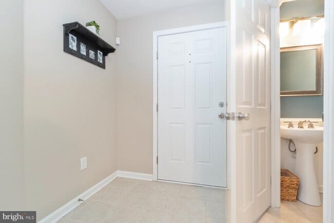 Building Photo - 7254 Mockingbird Cir