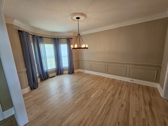 Building Photo - Lake Front Luxury in Chapin!