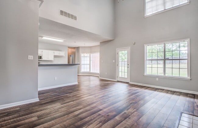 Building Photo - 9461 Hickory Dr