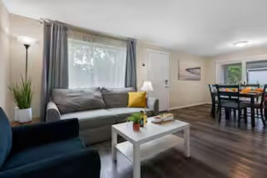 Building Photo - 6208 S Elberon St