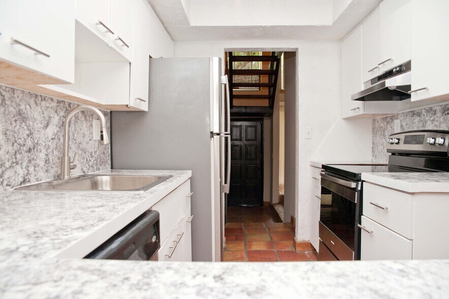 Building Photo - 19216 NE 25th Ave