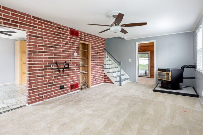 Building Photo - 520 Cheddington Road