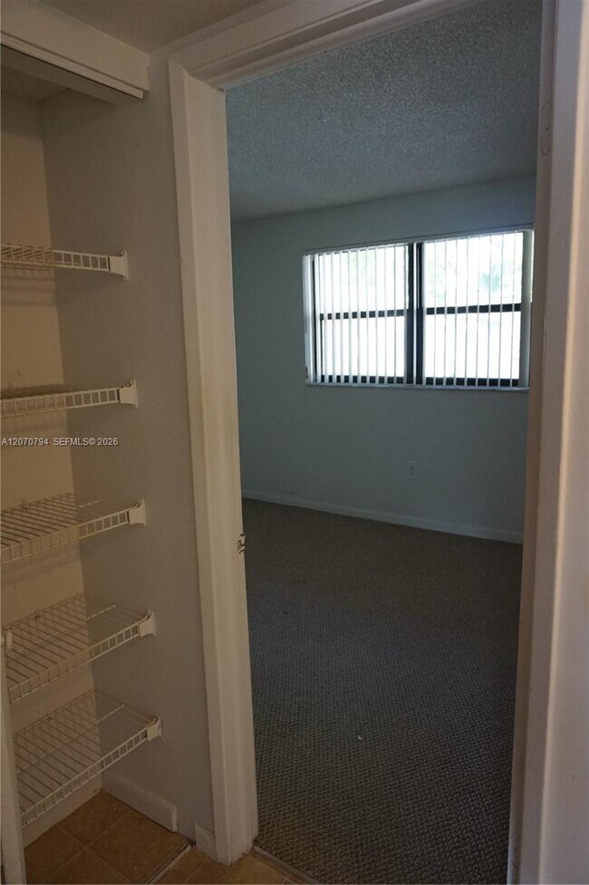 Building Photo - 9842 Nob Hill Ln