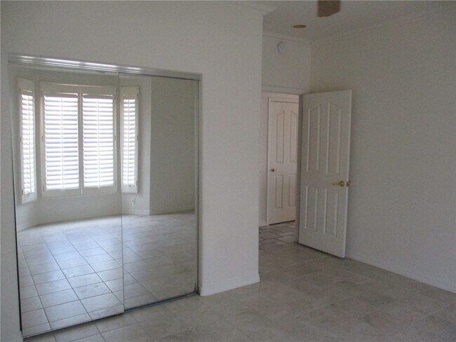 Building Photo - 2902 Desert Vista Dr