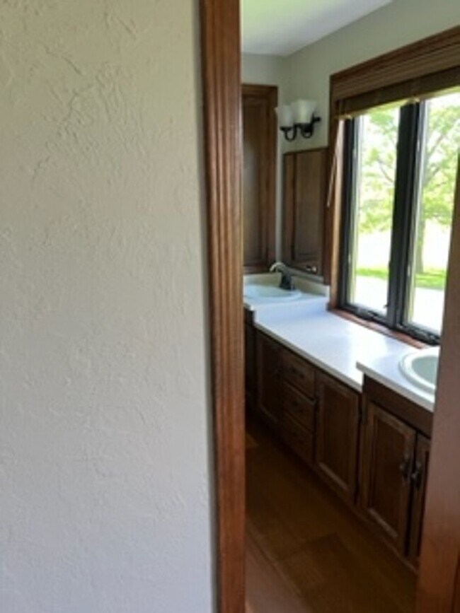 Building Photo - Country Living