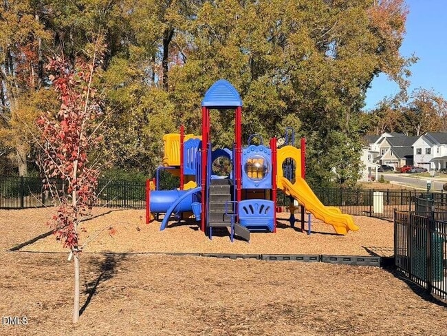 Building Photo - 2008 English Saddle Ln