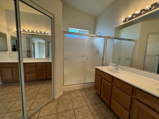 Building Photo - 3 Bedroom 2Ba with Side RV Space & fenced yard