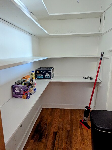 Building Photo - 3619 N Claremont Ave