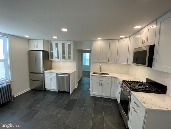 Building Photo - 1216 S 11th St