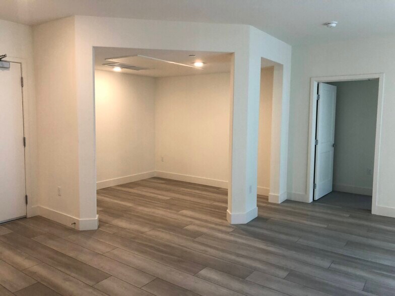 Office - 3578 Rambla Plz