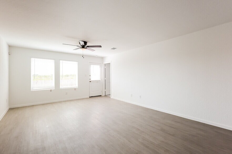 Building Photo - 533 Chevre Rd