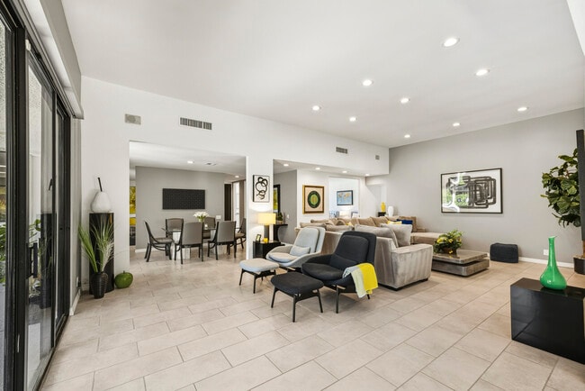 Building Photo - 1411 Via Isla