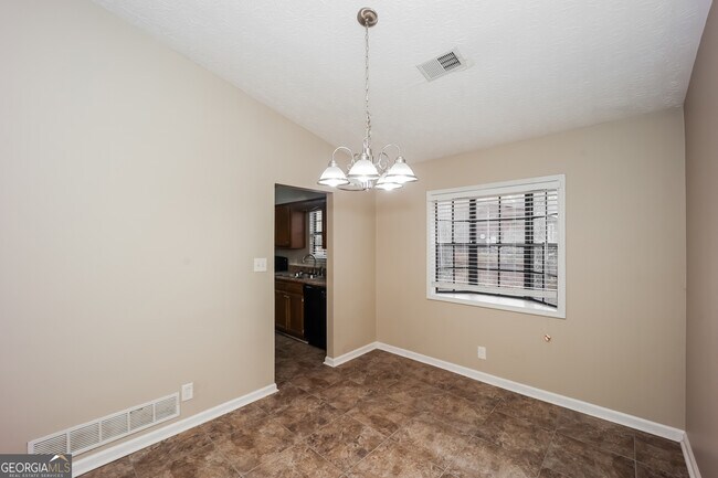 Building Photo - 284 Independence Dr