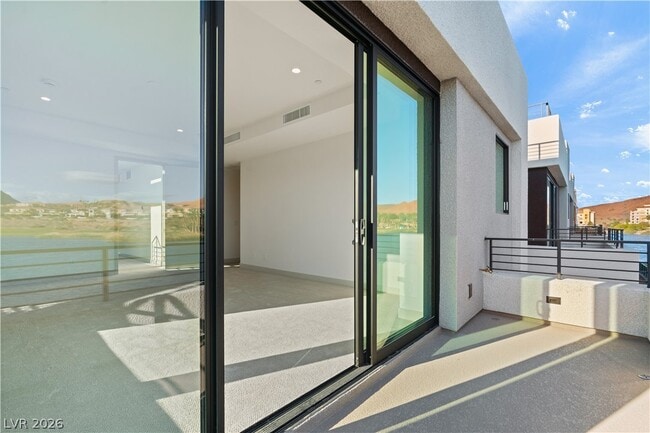 Building Photo - 66 Lakefront Dr