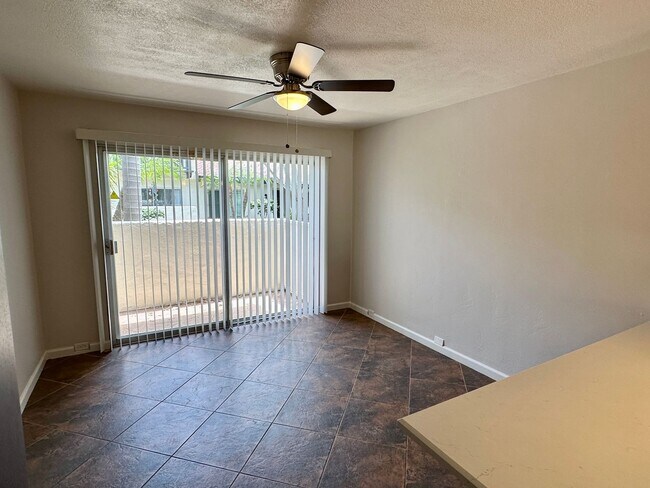 Building Photo - 3266 Loma Riviera Dr
