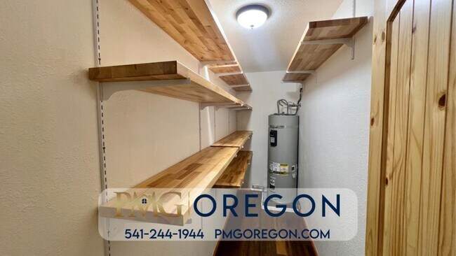 Building Photo - 4323 Galice Rd