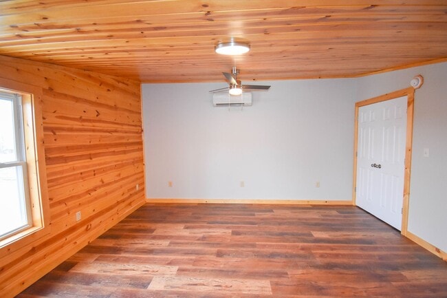 Building Photo - RTSA25-27