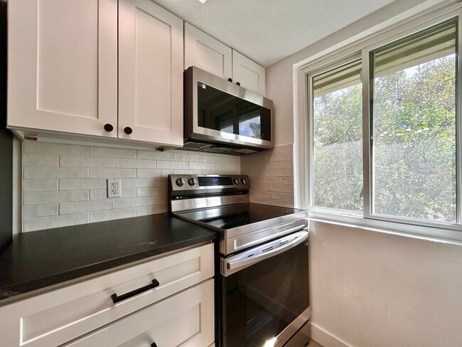 Building Photo - 3018 S 1st St