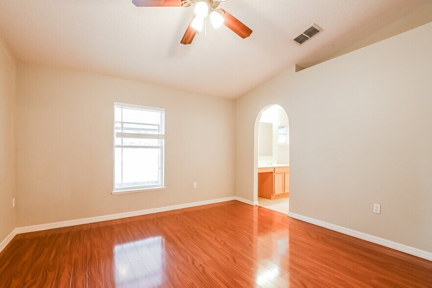 Building Photo - 2127 Aitkin Loop