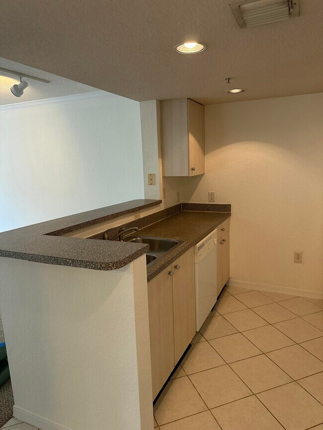 Building Photo - 1801 N Flagler Dr