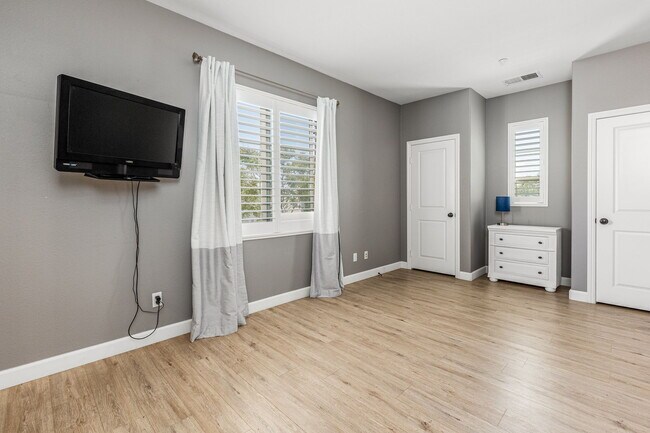 Building Photo - 2234 Capistrano Way