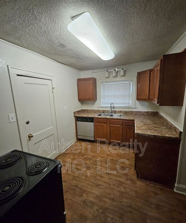 Building Photo - 5320 Rockhill Rd