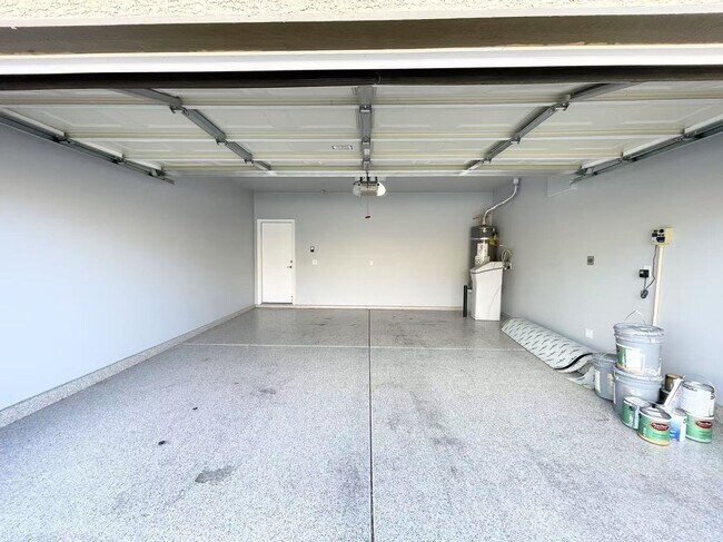 Building Photo - Welcome to a stunning 4-bedroom, 3-bath Home