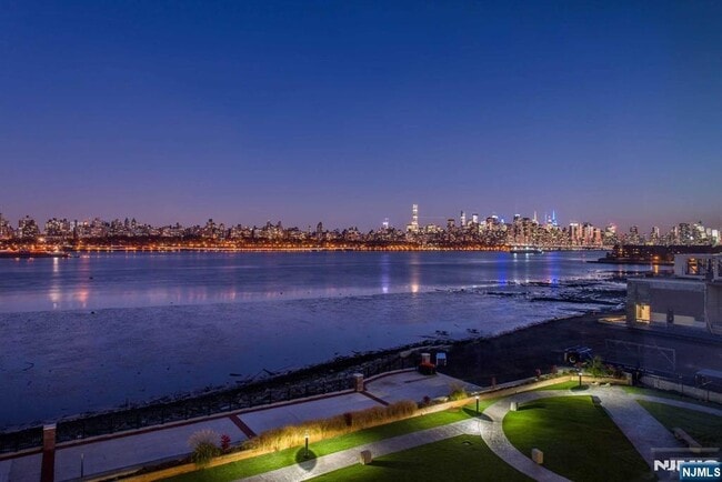 Building Photo - 9 Somerset Ln