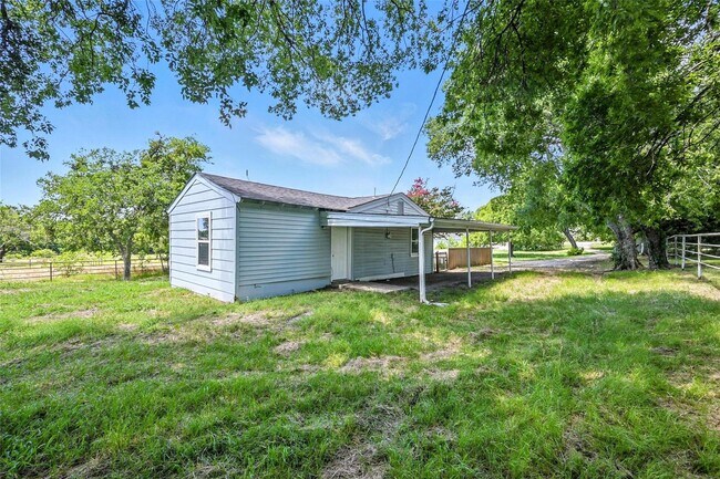 Building Photo - 1206 TX-78 BUS