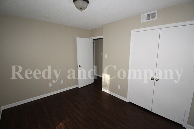 Building Photo - 4074 Stowe St