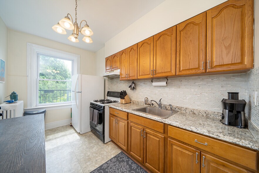 Building Photo - 508 Hudson Ave