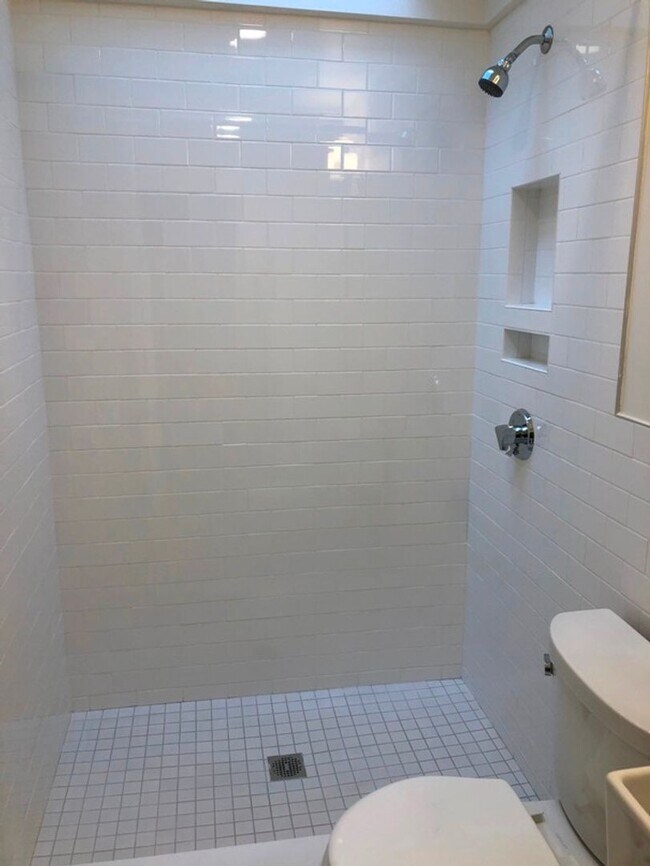 Building Photo - Back Bay 1bed / 1bath available Feb 1 $3450