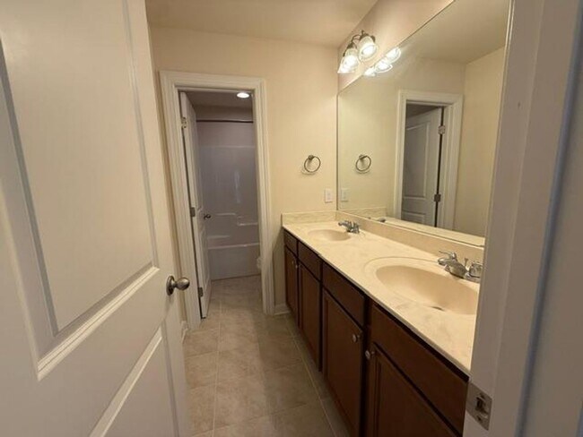 Building Photo - 2460 Pecan Ridge Way