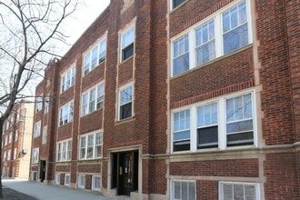 Building Photo - 1923 W Winnemac Ave