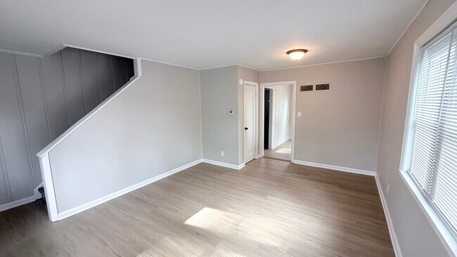 Building Photo - 1025 Covert Ave