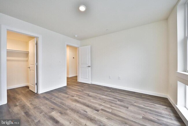 Building Photo - 1500 N Randolph St