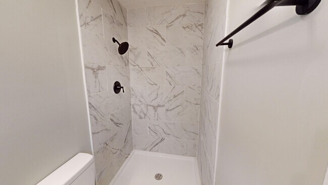 Building Photo - 4 Bed/2 Bath in Daniel Pratt School District