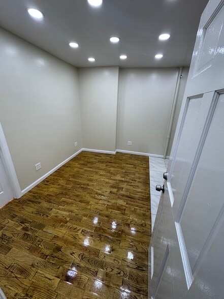 Building Photo - 1885 Eastern Pky